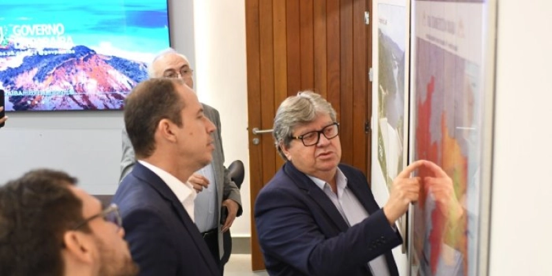 João Azevêdo recebe visita do presidente da ABDI e destaca potencialidades do estado