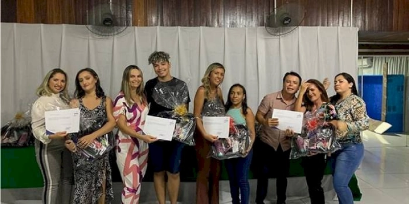 Prefeitura de São José de Piranhas entrega certificados de quatro cursos de qualificação profissional