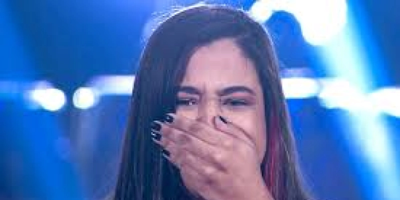 The Voice Brasil - Aos 19 anos, NAT chora ao vencer Batalha e lembra apoio dos pais