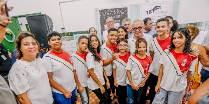 Prefeito assina Ordem de Serviço para reestruturação da Escola Aníbal Moura, em Cruz das Armas