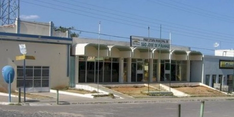 Idosos acima de 80 anos começam a ser imunizados em São José de Piranhas 