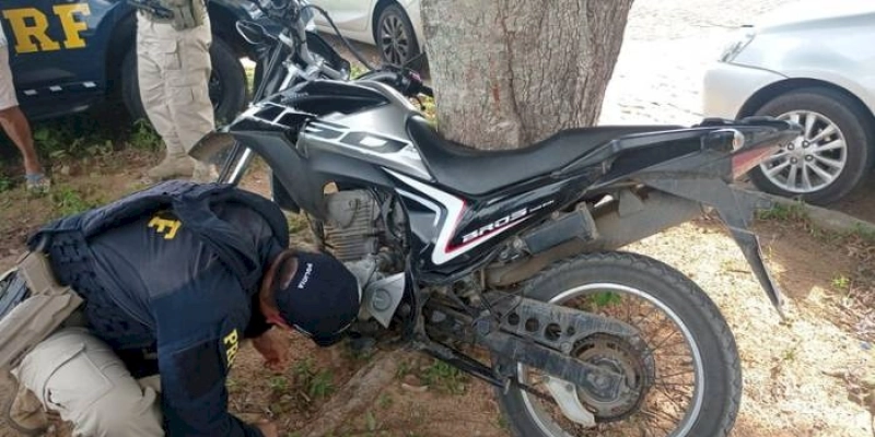 PRF na Paraíba recupera duas motocicletas e roupas furtadas em Natal/RN avaliadas em R$ 10mil