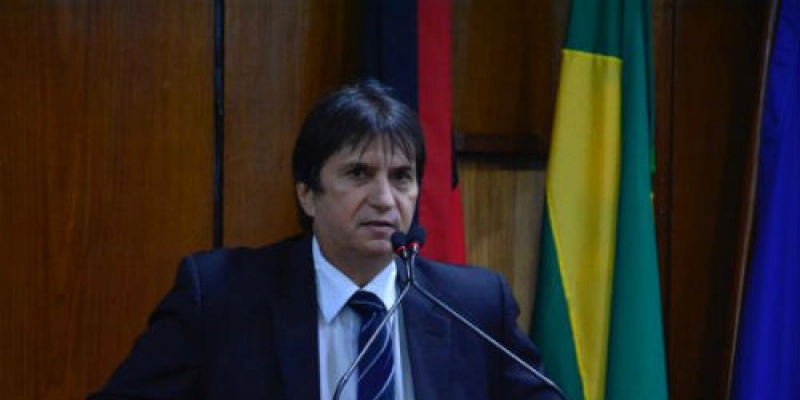Janduhy Carneiro diz que enquanto aumenta impostos e combustíveis os salários são congelados