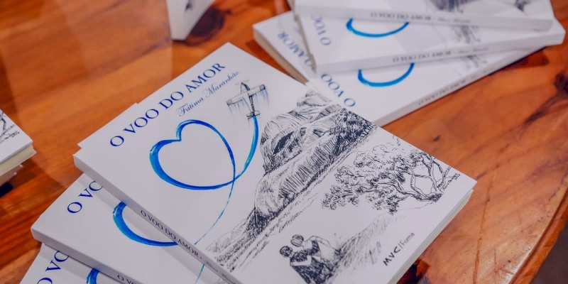 Prefeito participa de lançamento de livro da desembargadora Fátima Maranhão
