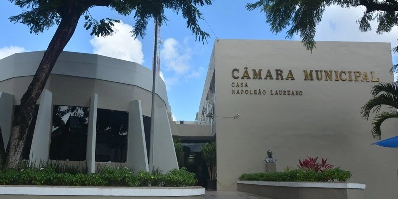 Falas de Dinho sobre Cagepa pesam, e Justiça volta a suspender CPI em João Pessoa