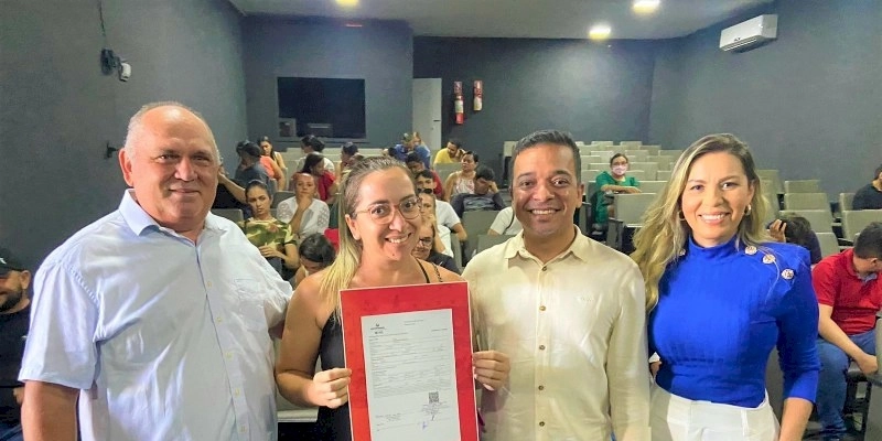 Empreender assina 17 contratos com pequenos comerciantes, e injeta R$ 143,1 mil na economia local; Prefeito Colorau comemora resultado; Assista 