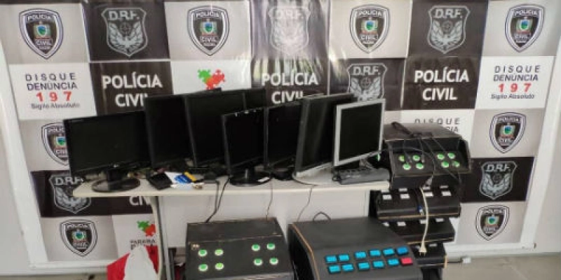 Polícia desativa casa de jogos e laboratório de entorpecentes