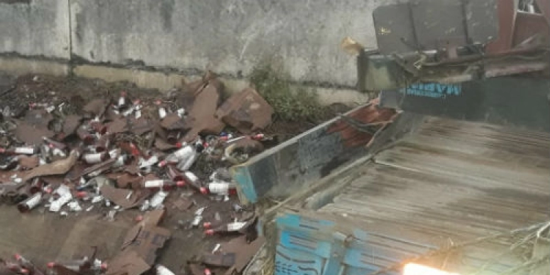 Motorista fica ferido em capotamento de caminhão; Leia 