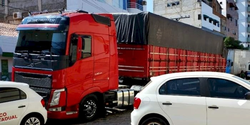 SEFAZ em Operação conjunta com a Polícia Militar faz apreensão de fios em Pombal