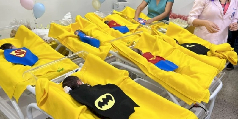 Bebês prematuros do Instituto Cândida Vargas viram super-heróis para o Dia das Crianças