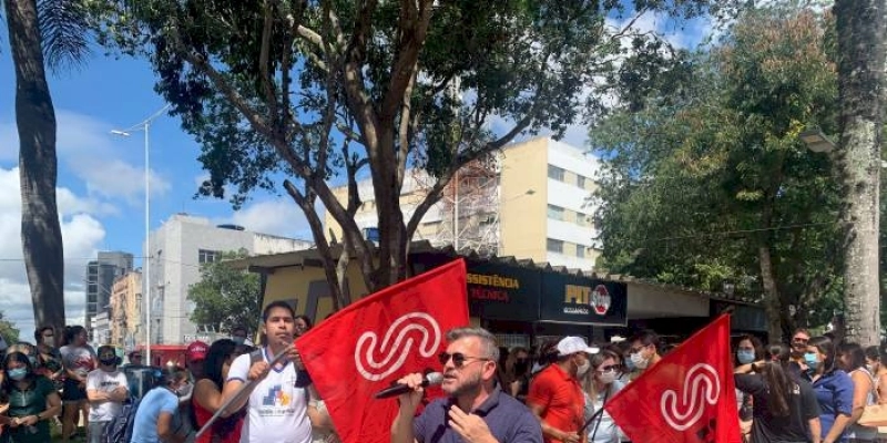 Há mais de 4 anos sem reajuste, servidores de CG ocupam Praça da Bandeira para cobrar data-base