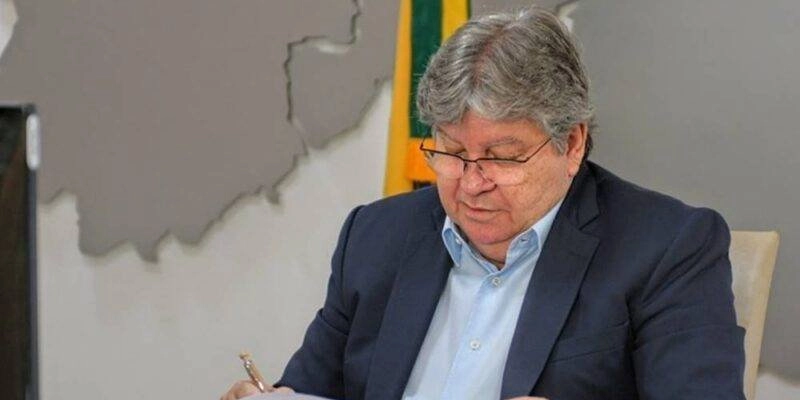 João Azevêdo: "Não se fecham portas na política" sobre aliança com Romero Rodrigues