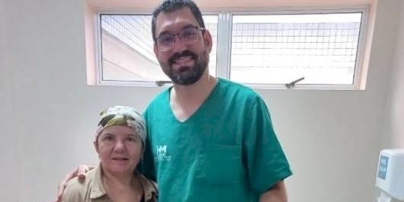 Desenganada por médicos há mais de 6 anos, paciente encontra cura de tumor raro no Hospital Metropolitano