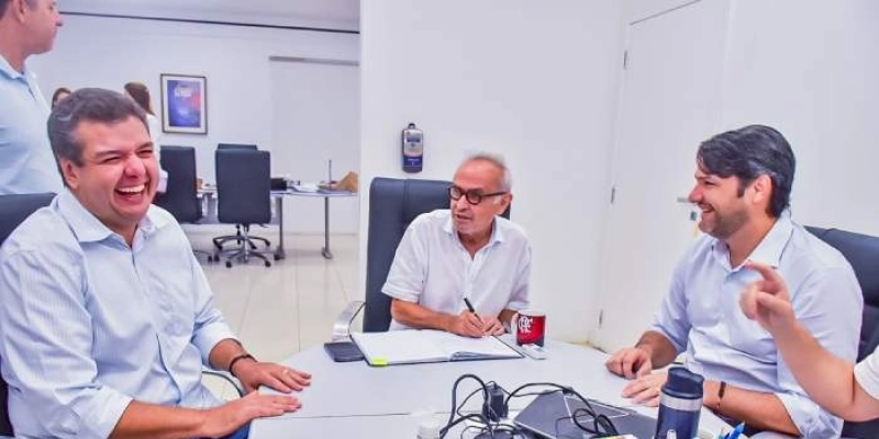 Cícero Lucena transmite cargo a Leo Bezerra e nomeia nova secretária do Desenvolvimento Social