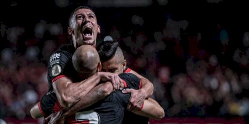 Atlético-GO vence e sai na frente do Corinthians na Copa do Brasil