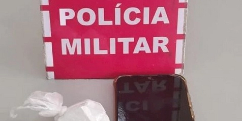 Homem é preso por tráfico ao ser flagrado com droga pela Polícia Militar, no Sertão