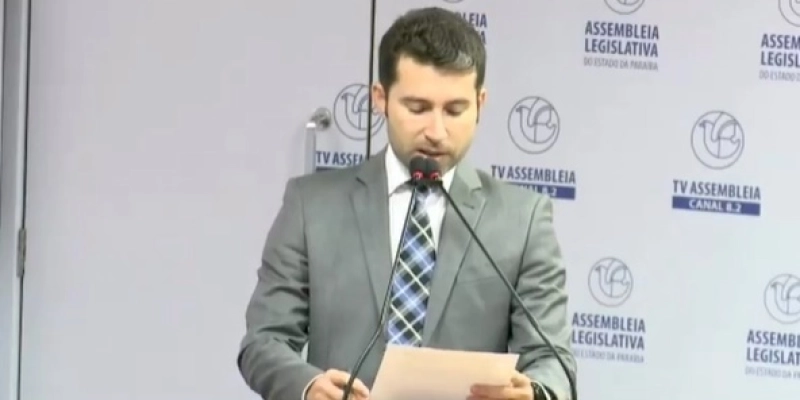 Michel Henrique cita o nome do pai, João Henrique em depoimento de agradecimento na Assembleia Legislativa 