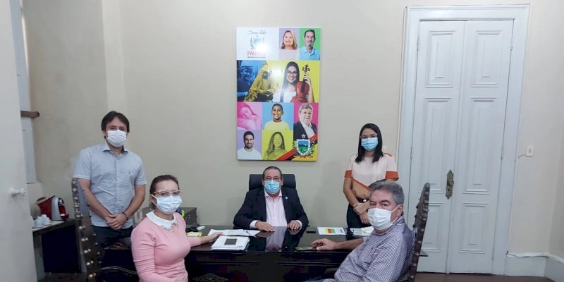 Na companhia do deputado Lindolfo Pires, secretária de Planejamento de Sousa e equipe se reúnem com o chefe de Gabinete do Governo do Estado 