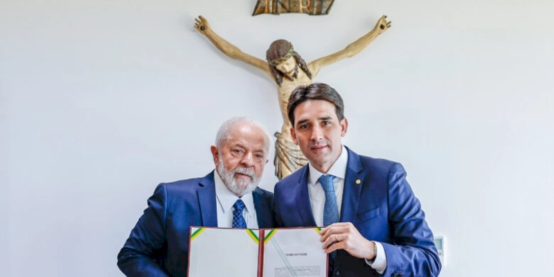 Família do ministro Silvio Costa Filho abastece veículos com verba da Câmara dos Deputados