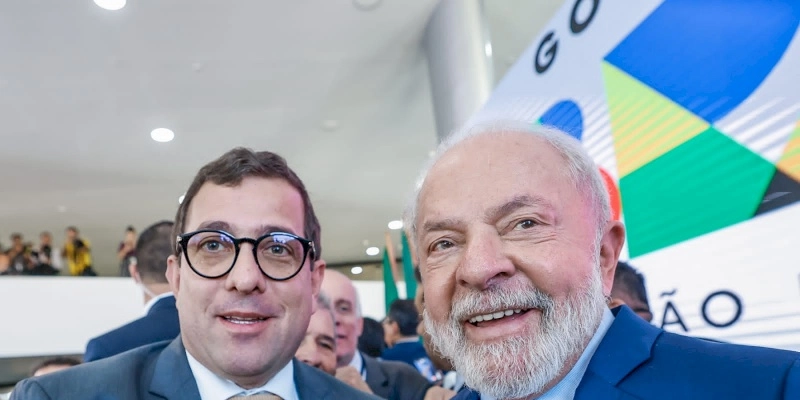 Gervásio Maia participa de cerimônia de posse do novo Ministro do Turismo 