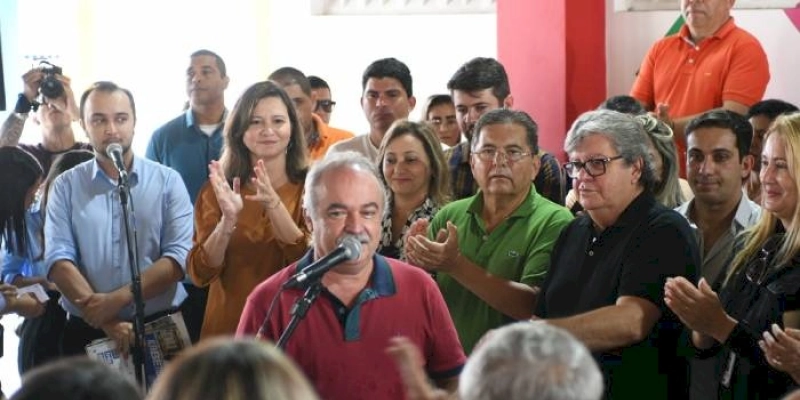 João Azevêdo entrega reforma de escola e construção de ginásio e laboratórios em Lagoa Seca