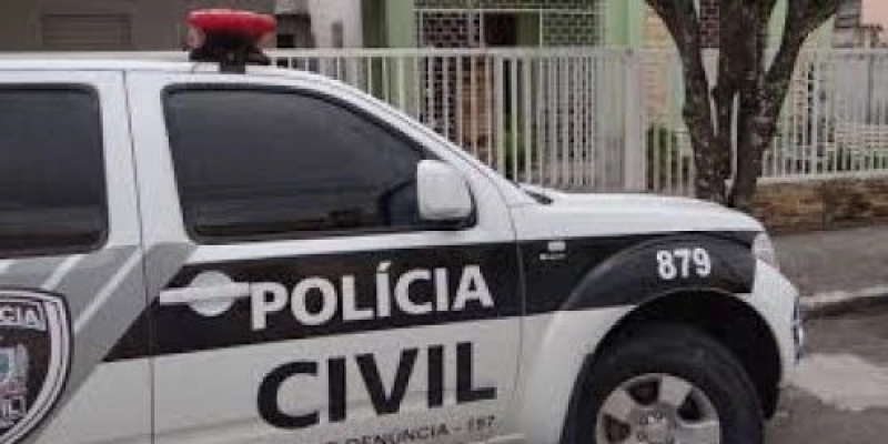 Homem é conduzido à delegacia suspeito de abusar da filha menor de 12 anos de idade