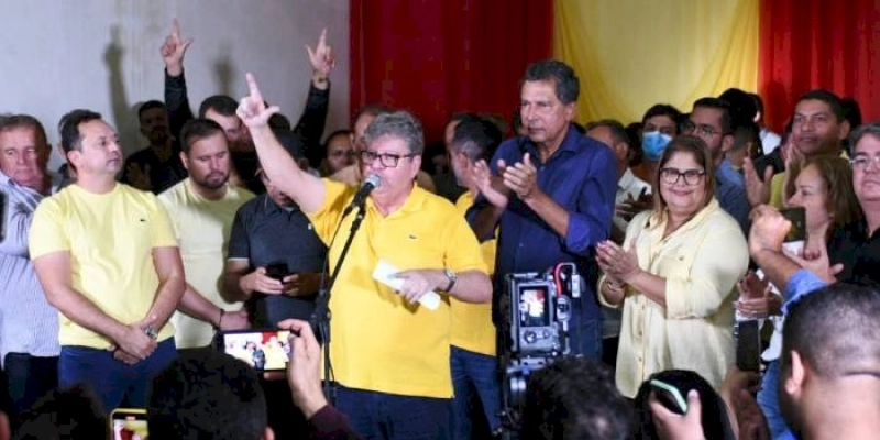 Em plenária no Cariri, 18 prefeitos e mais de 90 vereadores confirmam apoio à reeleição de João Azevêdo