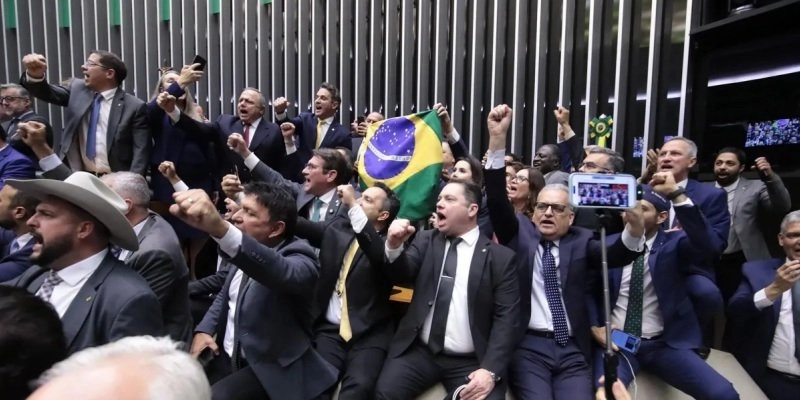 Anistia e blindagem reacendem debate: pacificação ou impunidade?