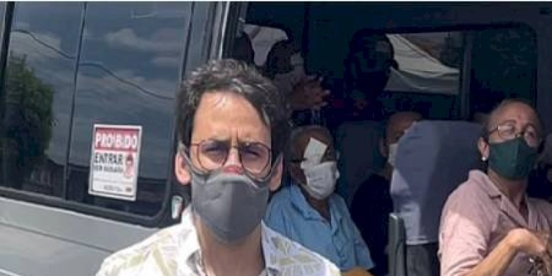 “Saúde mais perto do povo”, diz Dr. Athaíde durante acompanhamento de pacientes para a realização de cirurgias no Regional de Sousa