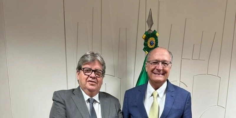 João Azevêdo discute investimentos para indústria, artesanato e energias limpas com Geraldo Alckmin