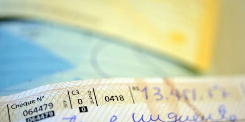 Uso de cheques no Brasil cai 95% desde 1995