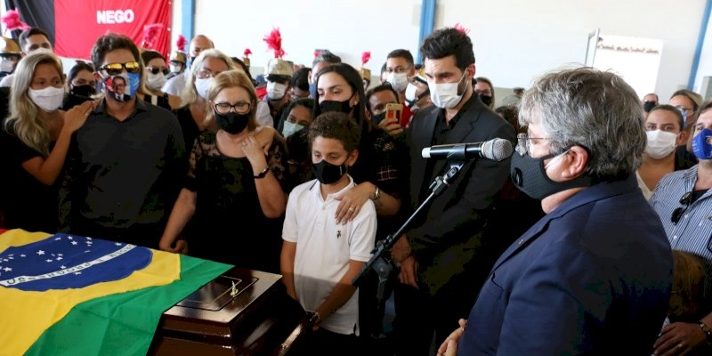 João Azevêdo presta homenagem a José Maranhão e destaca trajetória honrada de ex-governador