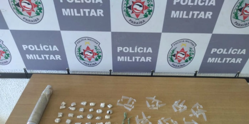 Após denúncia, Polícia localiza drogas e prende suspeita de tráfico