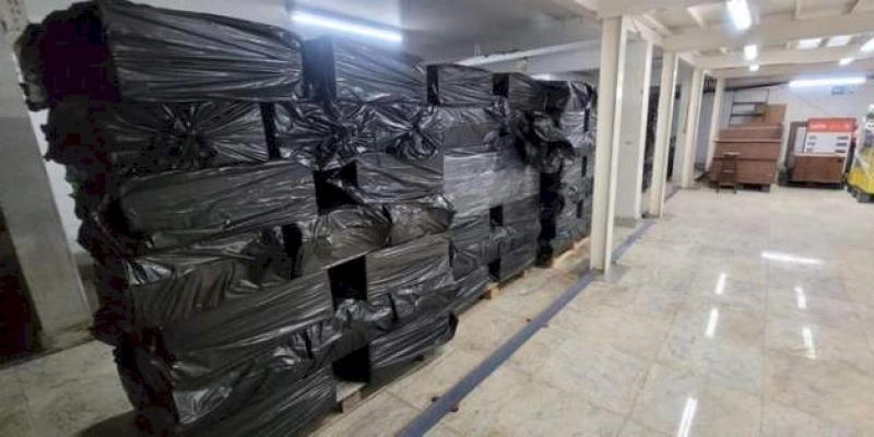 Polícia Federal combate falsificação de cigarros em fábrica