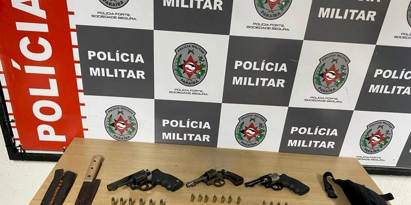 Sete suspeitos são abordados e flagrados com armas de fogo 