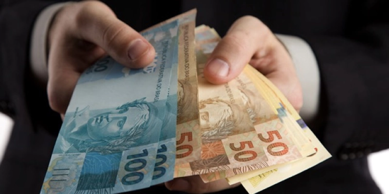Banco deve pagar R$ 8 mil de dano moral por bloqueio de conta e de cartão de crédito sem aviso prévio