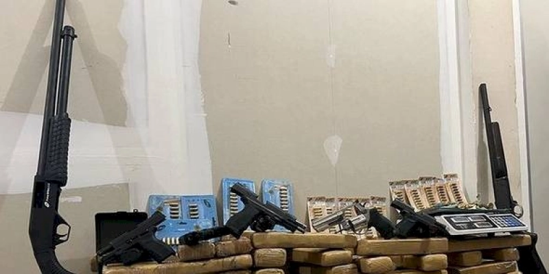 DRACO apreende grande quantidade de droga e armas durante Operação; um PM está entre os presos