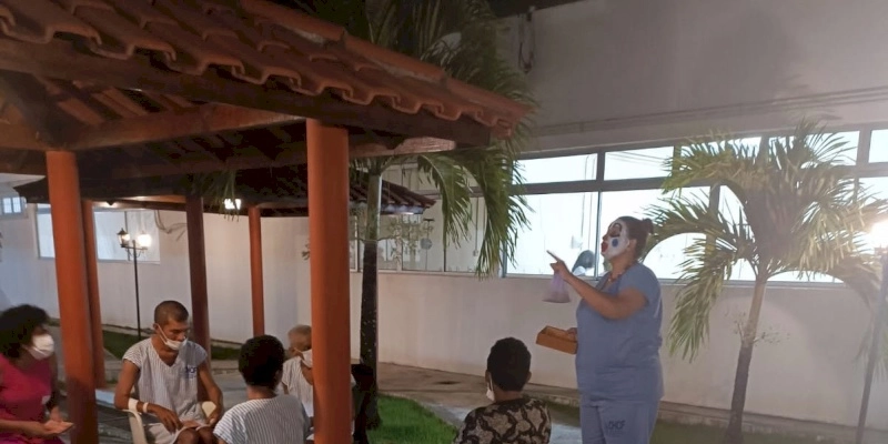 Pacientes do Clementino Fraga comemoram Dia Mundial do Sorriso com atividade fora do leito