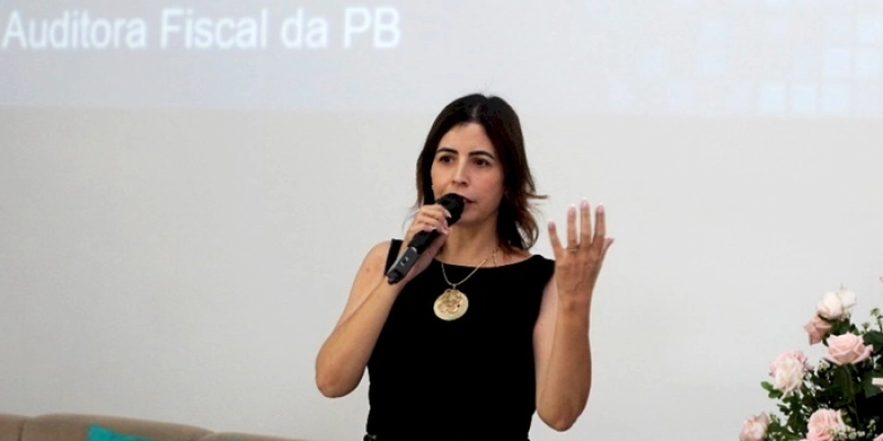 Auditora tributária da Sefaz-PB realiza palestra no XIV Encontro Paraibano da Mulher Contabilista
