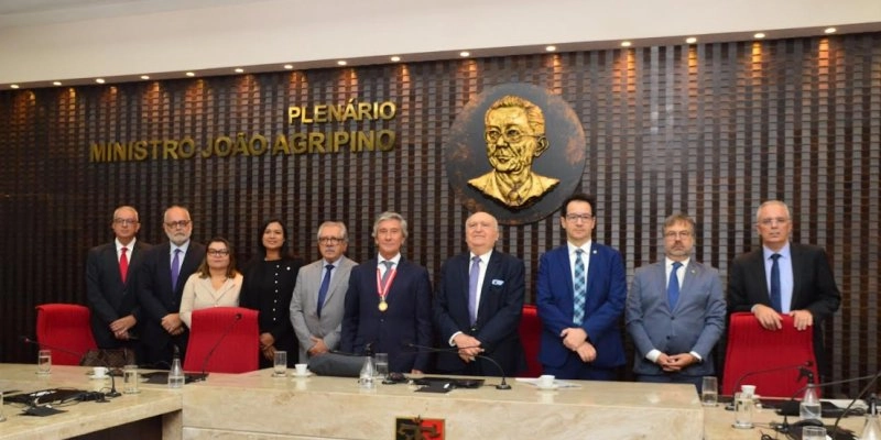 TCE-PB entrega a Medalha Cunha Pedrosa,  sua maior honraria, ao embaixador de Portugal