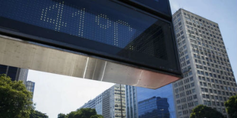Rio tem dia de muito calor e sensação térmica de 46º Celsius