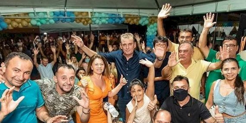 No Distrito de Piranhas Velha, Chico Mendes inaugura segunda etapa de pavimentação
