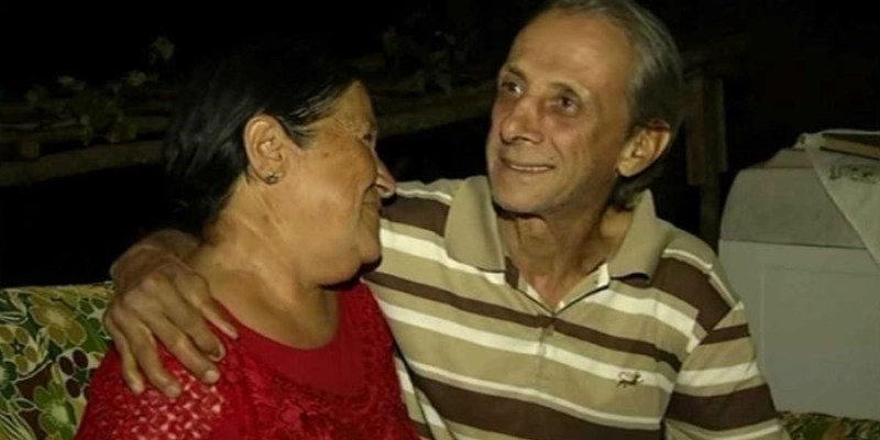 Casal se apaixona em abrigo de idosos e troca alianças: "Maior bênção"