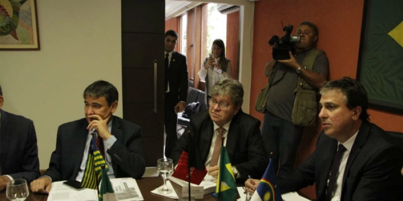 Em Brasília: João Azevêdo participa de reunião com governadores do Nordeste e defende projetos que garantem mais recursos aos Estados