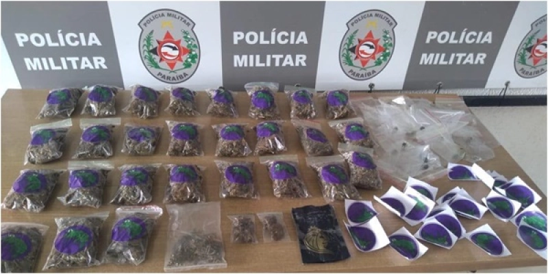 Polícia apreende skank e haxixe em carro abandonado; confira