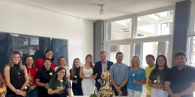 Prefeitura de Sousa recebe imagem peregrina de Nossa Senhora dos Remédios com a benção para todos os servidores