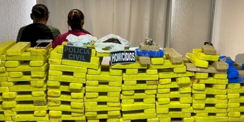 Polícia Civil prende duas mulheres que escondiam cerca de 240 kg de drogas numa casa, na Paraíba 