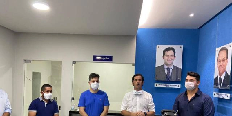 NO DIA TRABALHADOR: Júnior Araújo participa da inauguração de nova sede da Prefeitura de São Francisco 