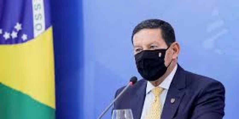 Mourão defende aprimoramento e manutenção do auxílio emergencial