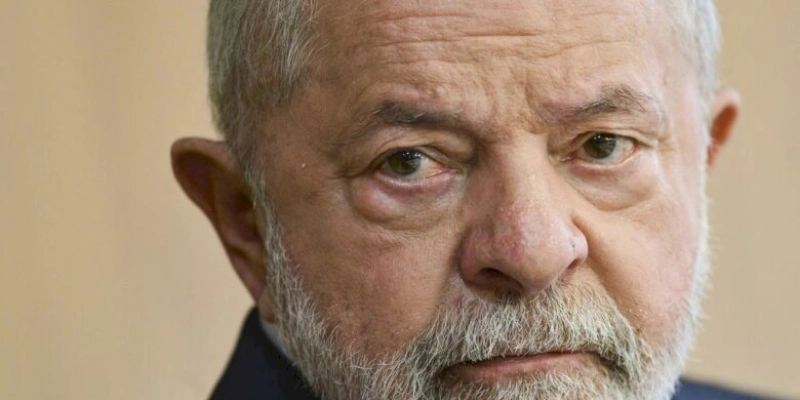URGENTE: Equipe médica de Lula marca nova cirurgia para tratar dores no fêmur